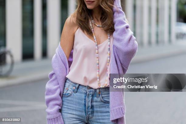 Alexandra Lapp wearing a purple cashmere cardigan by Heartbreaker, a rose tank top in silk from Jadicted, a high waist, non-strech denim, five-pocket...