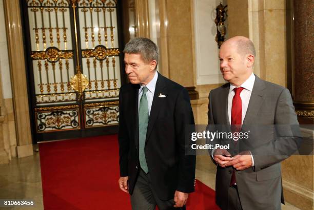 Joachim Sauer, husband of German Chancellor Angela Merkel and First Mayor of Hamburg Olaf Scholz arrive at the Hamburg Town Hall prior to the partner...