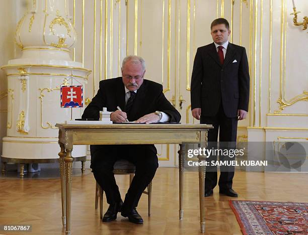 Slovak President Ivan Gasparovic ratifies the EU's reforming Lisbon Treaty on May 12, 2008 before Prime Minister Robert Fico at Bratislava's...