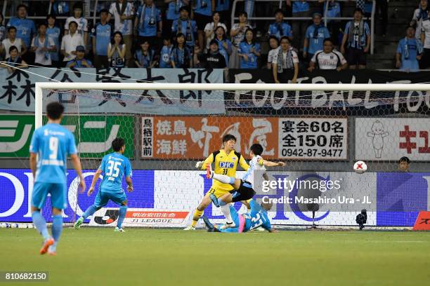 Yu Kobayashi of Kawasaki Frontale scores his team's third goal during the J.League J1 match between Sagan Tosu and Kawasaki Frontale at Best Amenity...