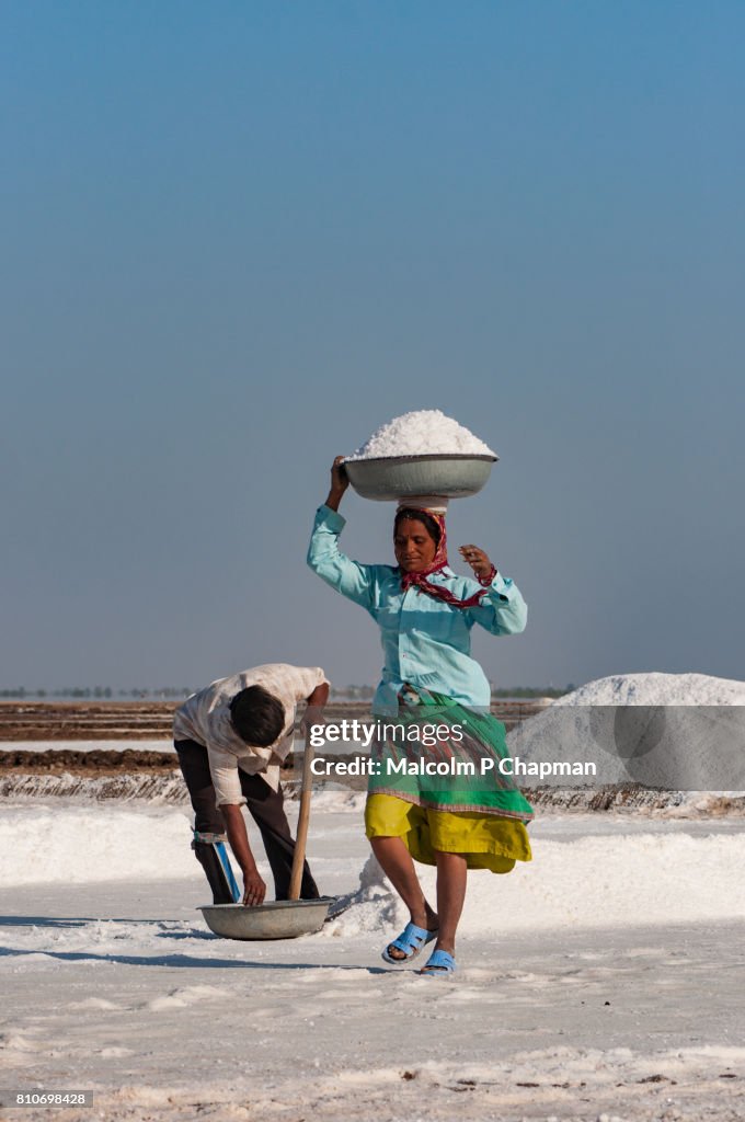 Salt workers on the Little Rann of Kutch, salt pans near Dhrangaghra, Gujarat, India.