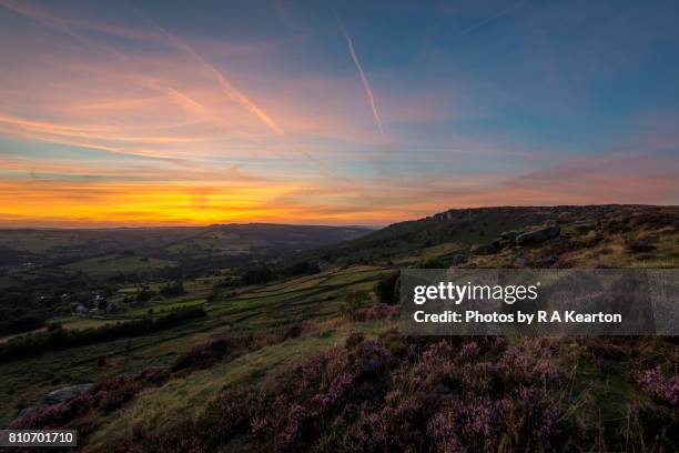 sunset at baslow edge in the peak district, derbyshire, england - baslow stock pictures, royalty-free photos & images
