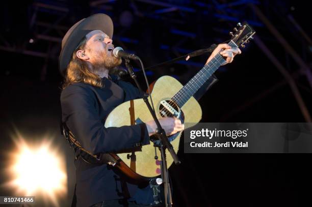 Wesley Schultz of Lumineers performs on stage during Festival Cruilla Day 1 at Parc del Forum on July 7, 2017 in Barcelona, Spain.