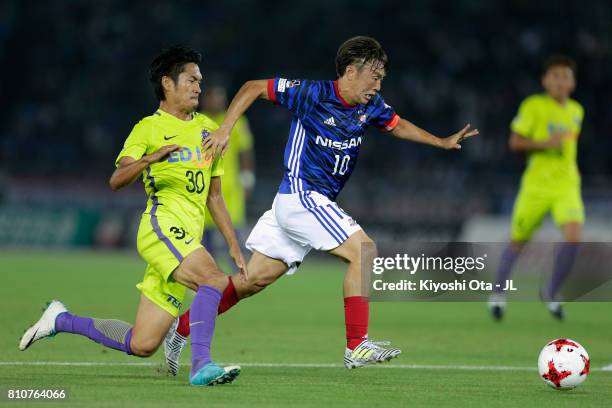Manabu Saito of Yokohama F.Marinos and Kosei Shibasaki of Sanfrecce Hiroshima compete for the ball during the J.League J1 match between Yokohama...