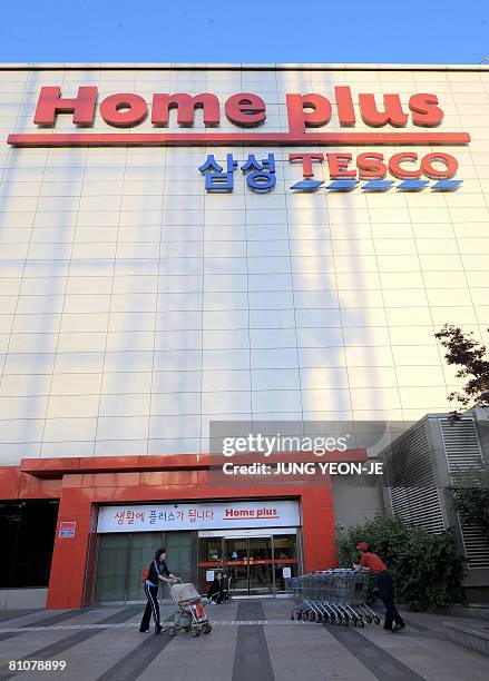 Homeplus Store 123 Homeplus Stock Photos, High-Res Pictures, and Images - Getty Images