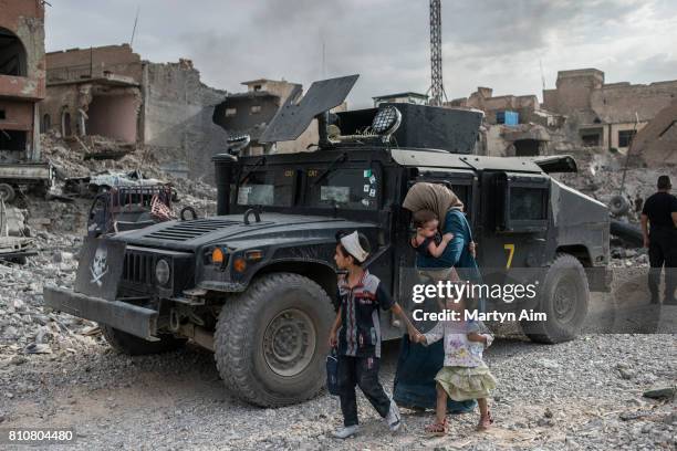 Iraqi Special Operation Forces soldiers in the Islamic State occupied Old City district where heavy fighting continues on July 8, 2017 in Mosul,...