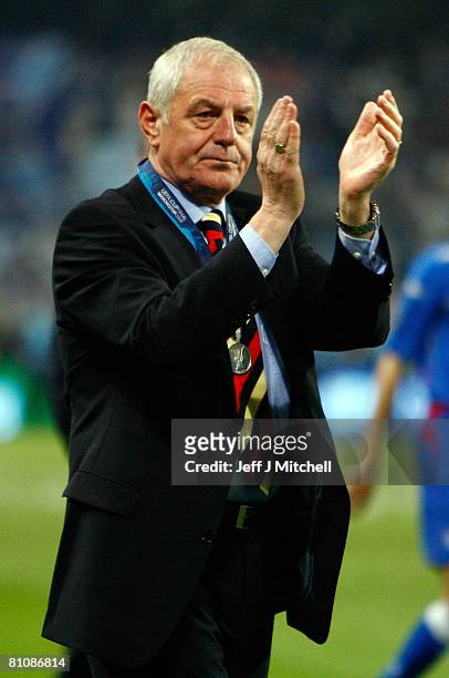 Walter Smith, Coach of Glasgow Rangers looks dejected after the UEFA Cup Final between Zenit St. Petersburg and Glasgow Rangers at the City of...