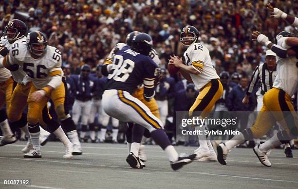 Pittsburgh Steelers Hall of Fame quarterback Terry Bradshaw goes back