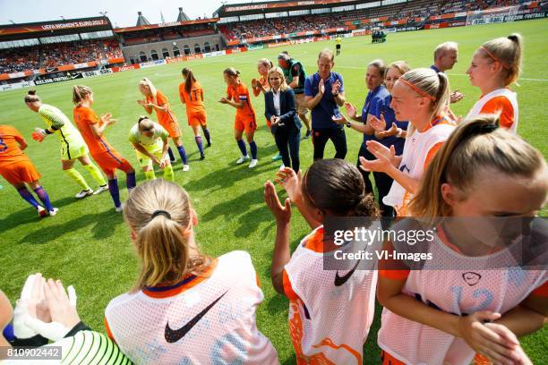 Vivianne Miedema of Holland, goalkeeper Loes Geurts of Holland, Kika van Es of Holland, Lieke Martens of Holland, Mandy van den Berg of Holland,...