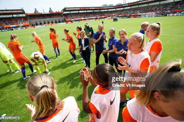 Vivianne Miedema of Holland, goalkeeper Loes Geurts of Holland, Kika van Es of Holland, Lieke Martens of Holland, Mandy van den Berg of Holland,...