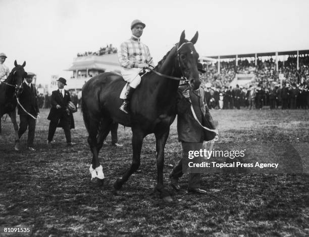 George Stern The Gentleman From Epsom Photos and Premium High Res Pictures - Getty ...