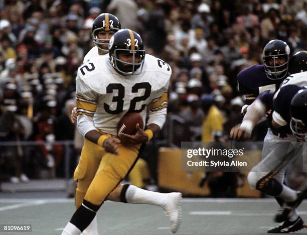 Hall of Fame running back Franco Harris of the Pittsburgh Steelers carries the football during the Steelers 16-6 victory over the Minnesota Vikings...