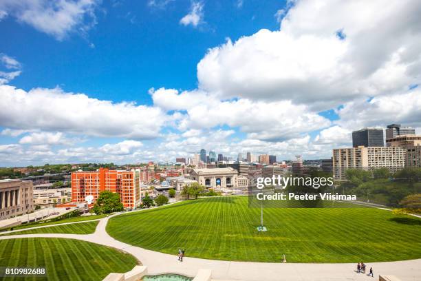 kansas city - kansas city skyline ストックフォトと画像