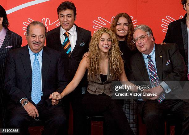 Grupo Carso President Carlos Slim, Singer Shakira and Businessmen Howard Buffet attends a photo call prior to the "ALAS" El Concierto Por Los Ni?os...