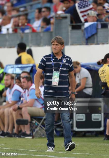 Stephan Manfred, coach of Nicaragua looks on during the Group B match between Martinique and Nicaragua as part of the Gold Cup 2017 at Nissan Stadium...