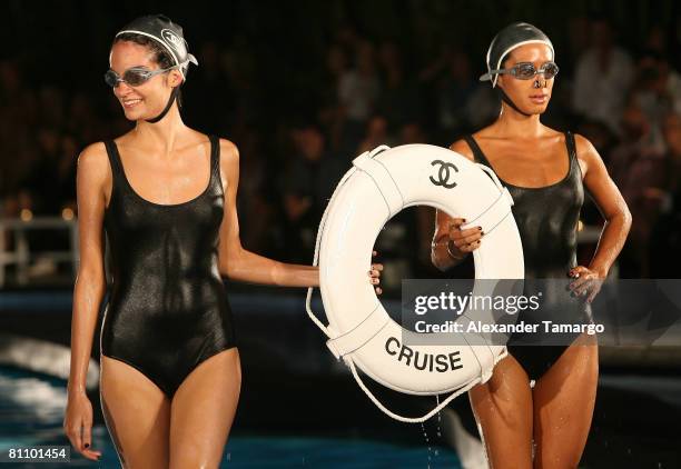 Models walk the runway during the CHANEL 2008/09 Cruise Show at the Raleigh Hotel on May 15, 2008 in Miami, Florida.