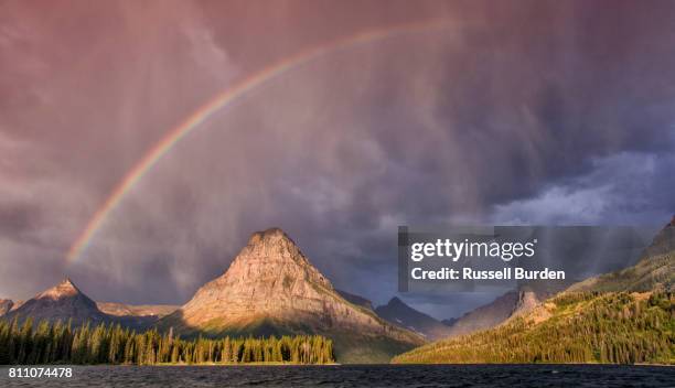 two medicine area of glacier np - lago two medicine montana - fotografias e filmes do acervo