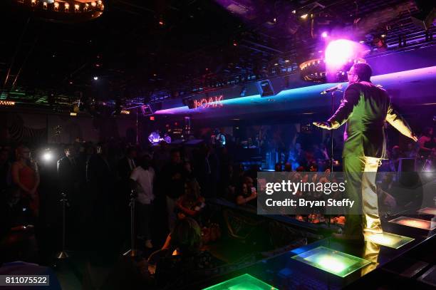 Singer Carl Thomas performs during the Coach Woodson Las Vegas Invitational red carpet and pairings gala at 1 OAK Nightclub at The Mirage Hotel &...