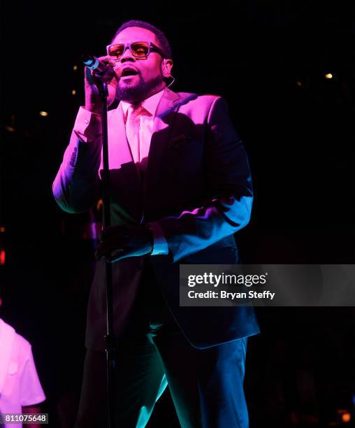 Singer Carl Thomas performs during the Coach Woodson Las Vegas Invitational red carpet and pairings gala at 1 OAK Nightclub at The Mirage Hotel &...