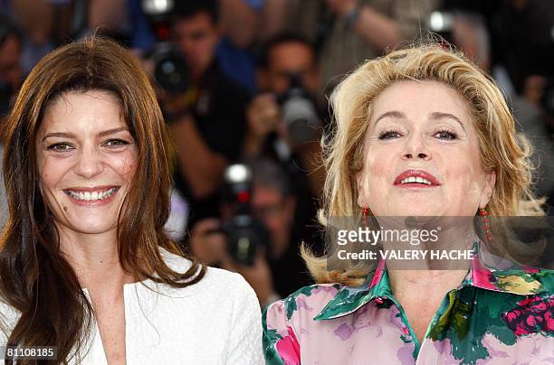 French actresses Chiara Mastroianni and Catherine Deneuve pose during a photocall for French director Arnaud Desplechin's film 'A Christmas Tale' at...