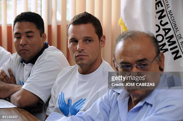 Actor Justin Chambers participates of a press conference next to the director of to the Benjamin Bloom Children National Hospital Ulises Iraheta in...