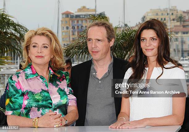 Arnaud Desplechin, director with Catherine Deneuve and Chiara Mastroianni attend the Un Conte de Noel photocall at the Palais des Festivals during...