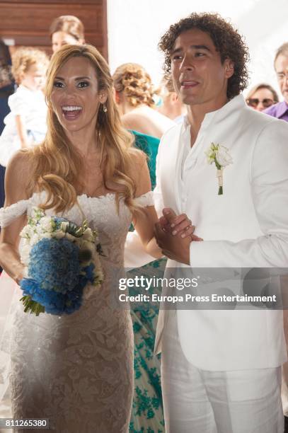 Does Guillermo Ochoa Have A Wife?