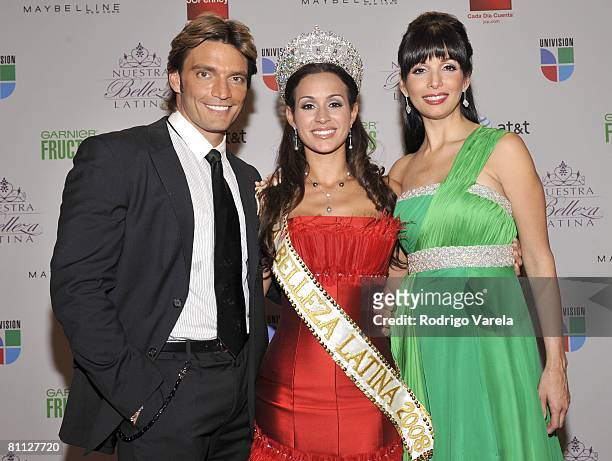Julian Gil, Melissa Marty and Giselle Blondet poses at the Grand Finale of Univisions Nuestra Bella Latina at the Greenwich Studios on May 16, 2008...
