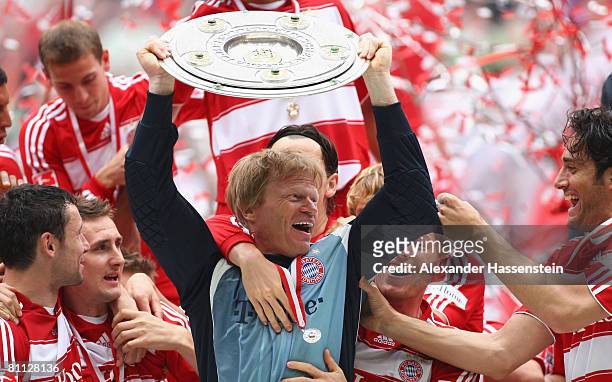 Goalkeeper Oliver Kahn lifts the German Championship trophy after the Bundesliga match between FC Bayern Munich and Hertha BSC Berlin at the Allianz...
