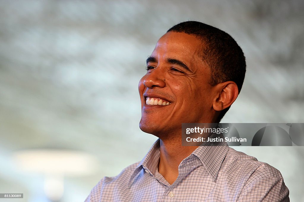 Barack Obama Campaigns Throughout Oregon Ahead Of State's Primary