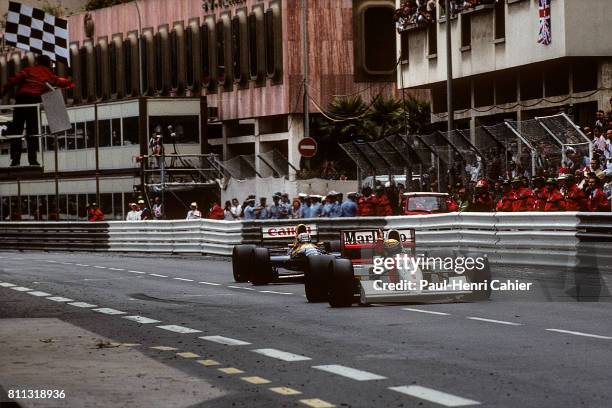 Ayrton Senna, Nigel Mansell, McLaren-Honda MP4/7A, Williams-Renault FW14B, Grand Prix of Monaco, Monaco, 31 May 1992.