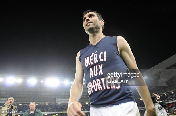 Paris Saint-Germain's Portugese forward Pedro Pauleta celebrates at the end of their French L1 football match FC Sochaux vs Paris SG on May 17, 2008...