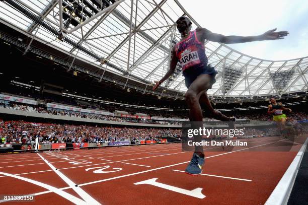 Mo Farah of Great Britain celebrates winning in the 3000m final during the Muller Anniversary Games at London Stadium on July 9, 2017 in London,...