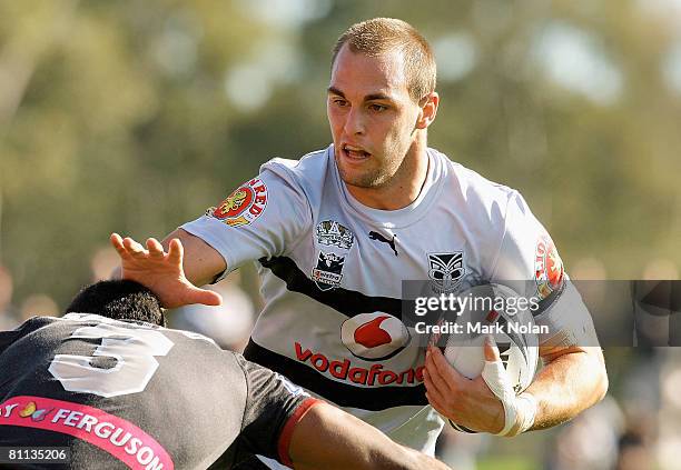 Simon Mannering of the Warriors fends off the defence during the round 10 NRL match between the Penrith Panthers and the Warriors at CUA Stadium on...