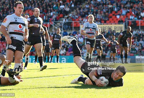 Michael Gordon of the Panthers scores during the round 10 NRL match between the Penrith Panthers and the Warriors at CUA Stadium on May 18, 2008 in...