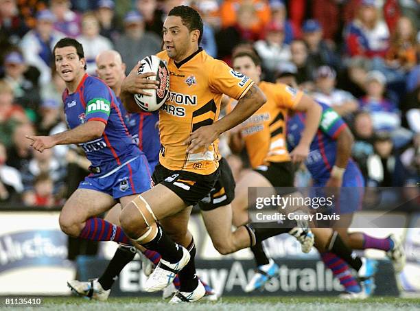 Benji Marshall of the Tigers runs the ball during the round 10 NRL match between the Newcastle Knights and the Wests Tigers at EnergyAustralia...