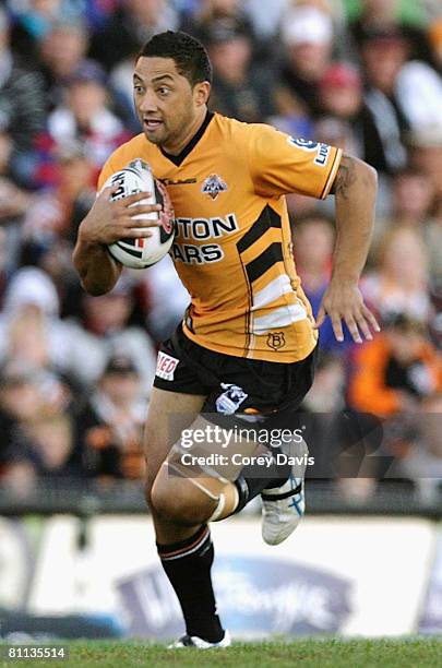 Benji Marshall of the Tigers runs the ball during the round 10 NRL match between the Newcastle Knights and the Wests Tigers at EnergyAustralia...