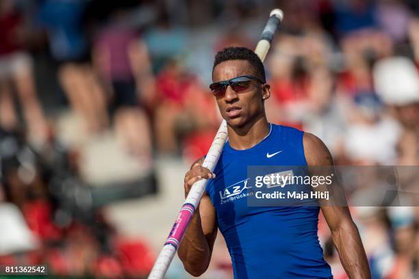 Raphael Holzdeppe competes during men's Pole Vault during day 2 of the German Championships in Athletics at Steigerwaldstadion on July 9, 2017 in...