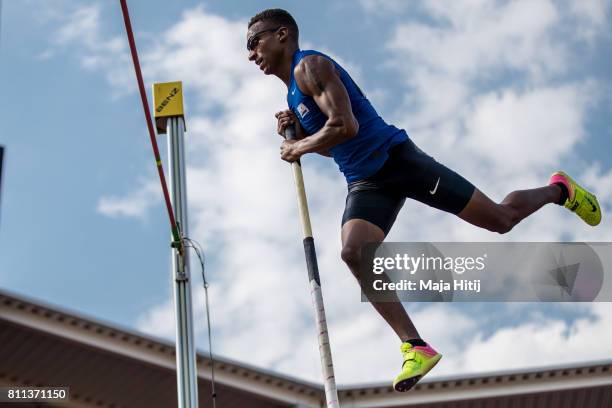 Raphael Holzdeppe competes during men's Pole Vault during day 2 of the German Championships in Athletics at Steigerwaldstadion on July 9, 2017 in...