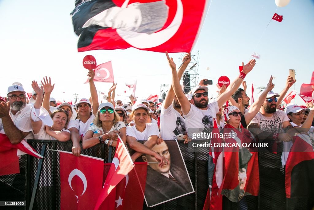 TOPSHOT-TURKEY-POLITICS-OPPOSITION-CHP