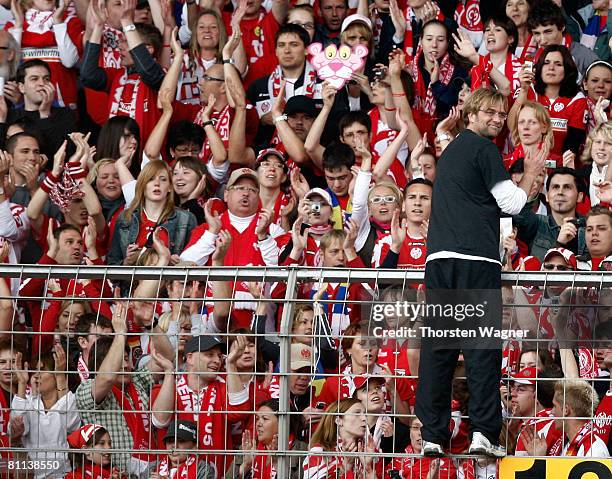 Mainz coach Juergen Klopp celebrates with the Fans during the 2nd Bundesliga match between FSV Mainz 05 and FC St.Pauli at the Bruchweg Stadium in...