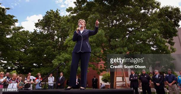 Democratic presidential candidate Sen. Hillary Clinton speaks at a rally on the campus of Western Kentucky University May 18, 2008 in Bowling Green,...
