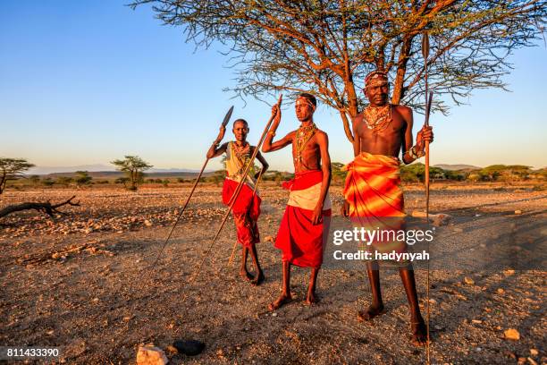 afrikaanse krijgers uit samburu stam, kati, oost-afrika - masai stockfoto's en -beelden