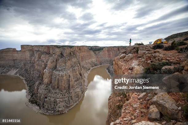 hiking in the big horn canyon - billings montana 個照片及圖片檔