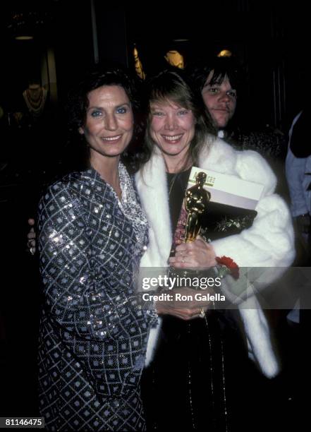 Loretta Lynn and Sissy Spacek, winner of Best Actress for "Coal Miner's Daughter"