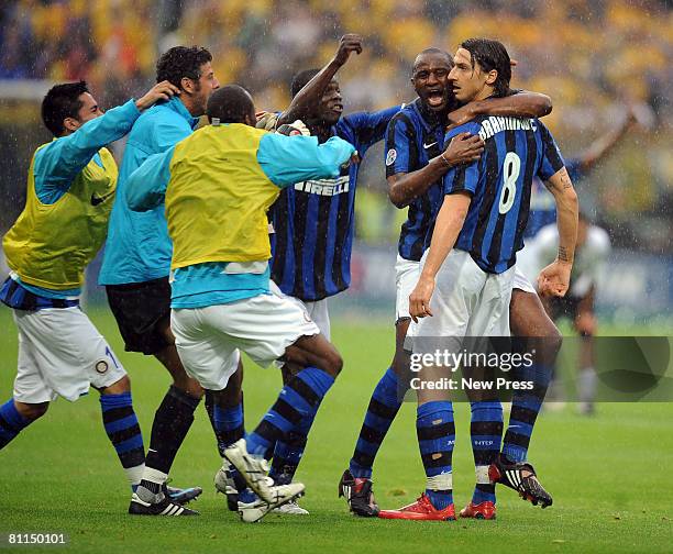 Patrick Vieira and Zlatan Ibrahimovic of Inter Milan celebrate winning the Serie A title after the Serie A match between Parma and Inter Milan at the...