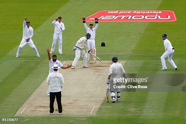 Monty Panesar of England makes a successful LBW appeal to umpire Simon Taufel to dismiss Ross Taylor of New Zealand during the fifth day of the 1st...