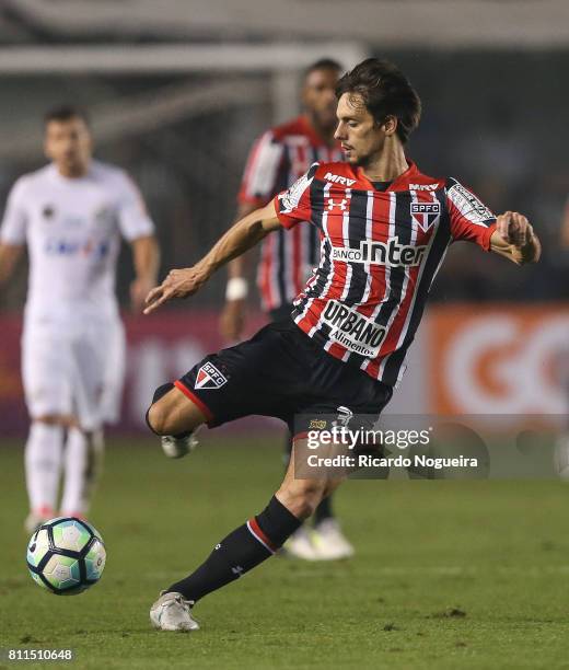 Rodrigo Caio of Sao Paulo in action during the match between Santos and Sao Paulo as a part of Campeonato Brasileiro 2017 at Vila Belmiro Stadium on...