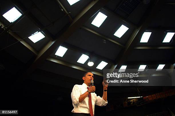 Democratic presidential hopeful Sen. Barack Obama answers questions during a town hall meeting May 19, 2008 in Billings, Montana. Democratic...
