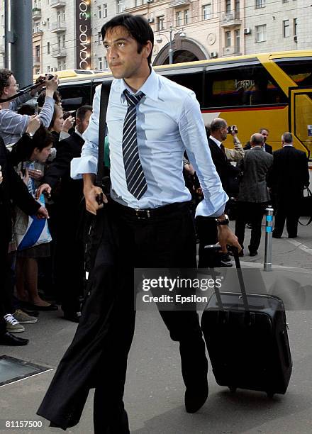 Chelsea football player Paulo Ferreira arrives at the Ritz Carlton Hotel on May 19, 2008 in Moscow, Russia. The Chelsea football team was arriving...